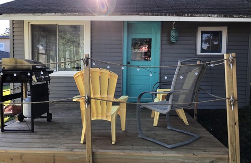Arnolds Park Cottage | Luna Cottage located 5 min walk from Arnolds Park!