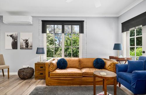 Colo Vale Apartment | Lush and Charming Country Escape, Stunning Gardens