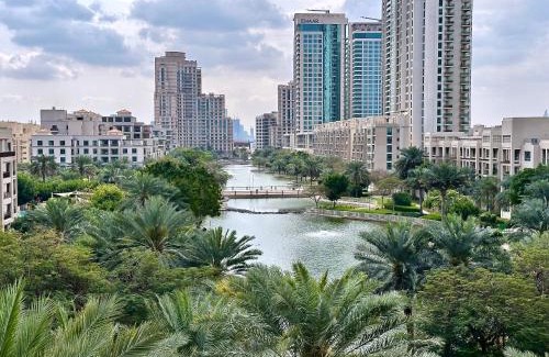 The Greens Apartment | Lux BnB I Una Tower I Lakes View
