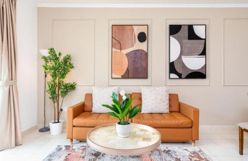 The Greens Apartment | Lux BnB I Una Tower I Lakes View
