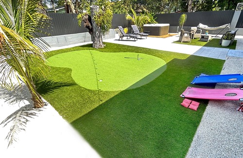 Liberty City House | Lux, Comfy & Fun ~ Location ~ Backyard ~ Games!
