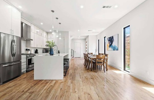 Old East Dallas House | LUX Dallas Rental 3BR Backyard Game Room