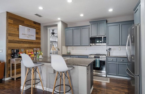 Olivehurst House | Lux Retreat w/Hot Tub/Game Rm/BBQ/4 mins to Toyota Amphitheater & Hard Rock