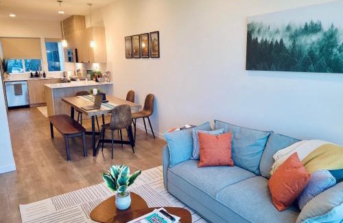 North Queen Anne Apartment | Luxe & Bright Gem - Prime Location, Roof Deck, View