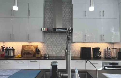 Dupont Circle House | Luxe, Metro & Free parking!