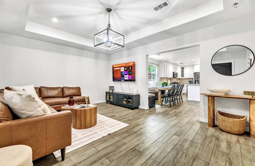Oak Cliff House | Luxe Retreat with Hot Tub, Home Theater & Game Room