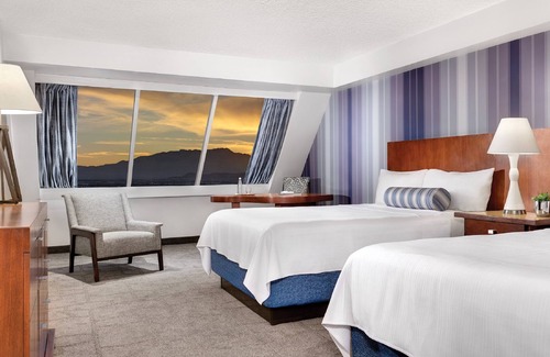 Las Vegas Strip Resort | Luxor Hotel and Casino