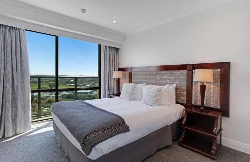 Takapuna Apartment | Luxurious Apartment 1BR Free Carpark Gym Pool & HotTub