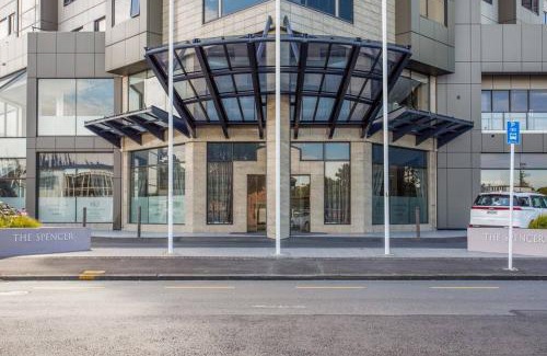 Takapuna Apartment | Luxurious Apartment 1BR Free Carpark Gym Pool & HotTub