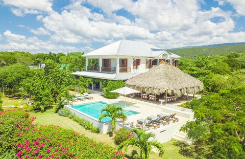 Treasure Beach Villa | Luxurious Beach Front Villa with Pool - Out of the Blue Villa