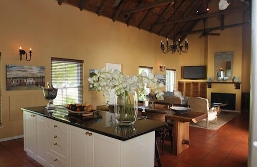 Franschhoek Cottage | Luxurious Chenin Cottage | 4 persons, 2 bedrooms | Swimming pool | WiFi