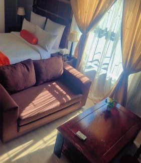 Rustenburg House | Luxurious Family Canyon!