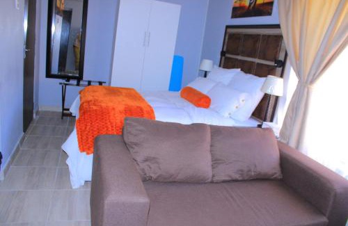 Rustenburg House | Luxurious Family Canyon!