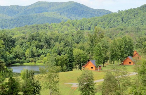 Faber Cabin | Luxurious Log Cabin On 200 Acres Overlooking Private Lake.