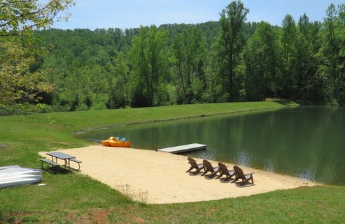 Faber Cabin | Luxurious Log Cabin On 200 Acres Overlooking Private Lake.