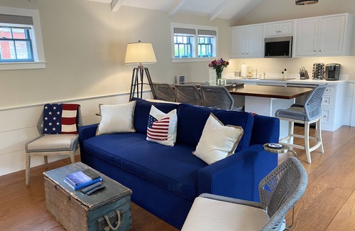 Nantucket Town House | LUXURIOUS New Cottage! 5-min. walk to Main St. And Harbor Beaches