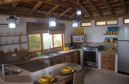 Las Nunez Bed & Breakfast | Luxurious Ocean Front Suites- Spectular Pool & Hot Tub