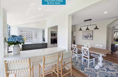 Urangan Ski Chalet | Luxurious pet friendly Cottage at River Heads, the gateway to Fraser Island