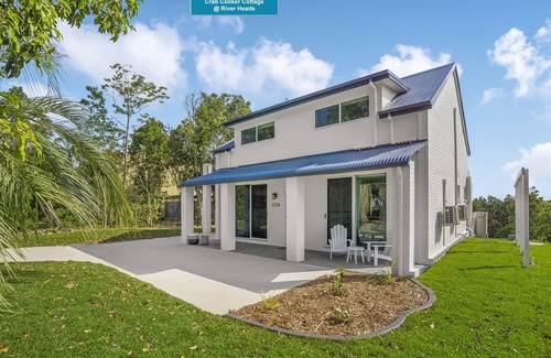 Urangan Ski Chalet | Luxurious pet friendly Cottage at River Heads, the gateway to Fraser Island