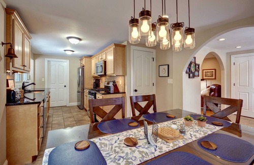 Skaneateles House | Luxurious, Three Bedroom, Pet Friendly Home. Walk to Village!