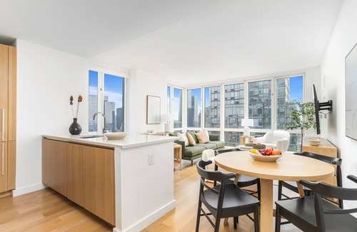 Hell's Kitchen Apartment | Luxury 2bed 2 bath apt on the clouds near Hudson Yards and Time Square