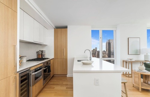 Hell's Kitchen Apartment | Luxury 2bed 2 bath apt on the clouds near Hudson Yards and Time Square