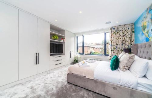 St. Mary's Park House | Luxury 3 BDR House with garden next to Battersea Park