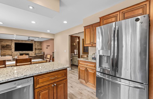 Livonia House | Luxury 4-BR Retreat: Spacious & Elegance!