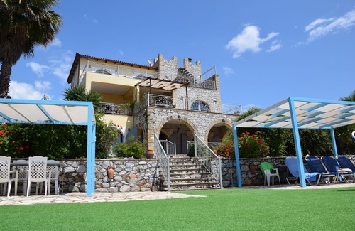 Avia Villa | Luxury 5 Bedroom Villa ,private pool ,Air-conditioning. Spectacular Sea Views.