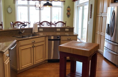 Rome House | LUXURY 5BR LAKE HOUSE MINUTES FROM SAND VALLEY GOLF COURSE AND LAKE PETENWELL