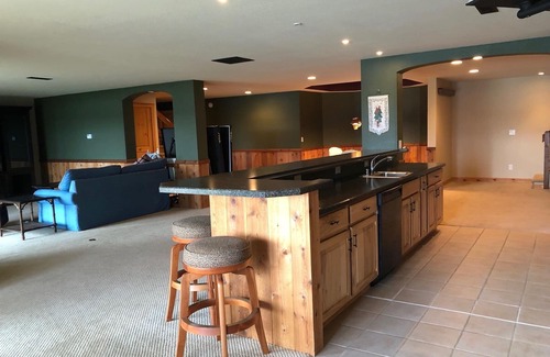 Rome House | LUXURY 5BR LAKE HOUSE MINUTES FROM SAND VALLEY GOLF COURSE AND LAKE PETENWELL