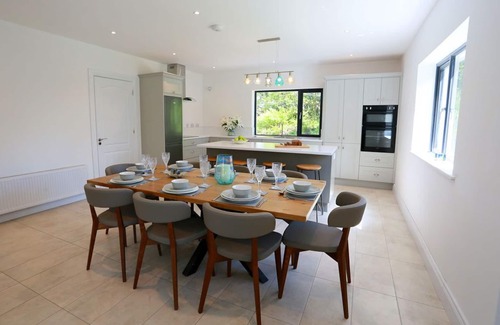 Spiddal Villa | Luxury 6 Bedroom Spiddal Villa, Jacuzzi, Balcony. 5 mins to beach