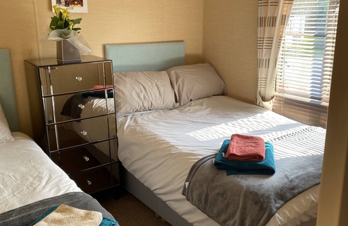 Burgh Castle Cabin | Luxury Air Conditioned holiday Lodge . sleeps 5 Burgh Castle Great Yarmouth