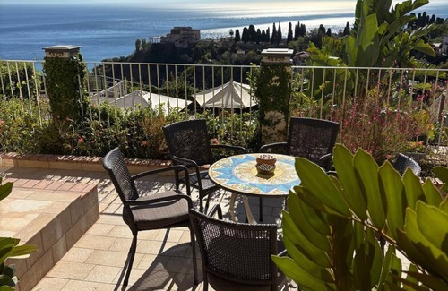 Taormina Apartment | Luxury apartment in Taormina with private swimming pool and private parking