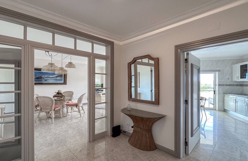Gale Apartment | Luxury Apartment W/stunning Sea Views, Walk Beach