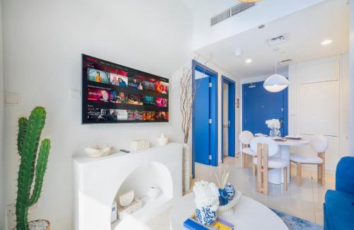 Downtown Dubai Apartment | Luxury Apartment with Balcony & Full Burj Khalifa View by Dejaview Stays