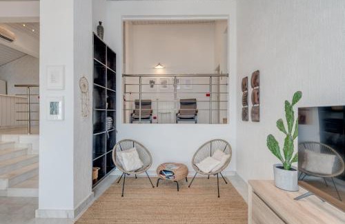 Tice Apartment | Luxury apt w shared pool 3 balconies and terrace