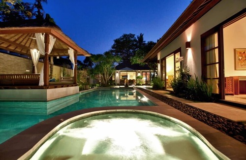 Sanur Villa | Luxury Balinese villa: Private beach entrance