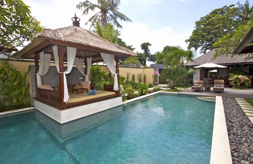 Sanur Villa | Luxury Balinese villa: Private beach entrance