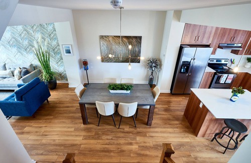 Wasaga Beach House | Luxury Beach House - Steps To Wasaga Beach
