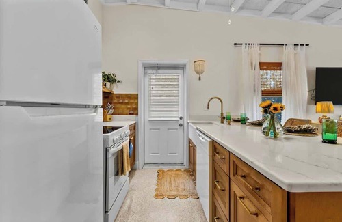 Indian Rocks Beach Cottage | Luxury Beach Bungalow | Walk to Dining & Sunset