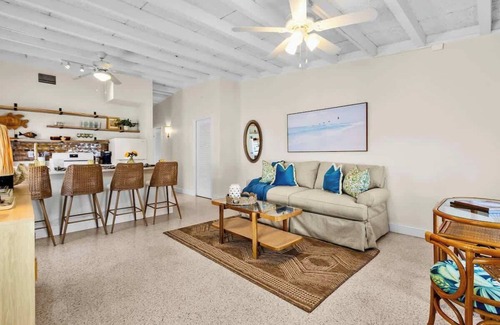 Indian Rocks Beach Cottage | Luxury Beach Bungalow | Walk to Dining & Sunset