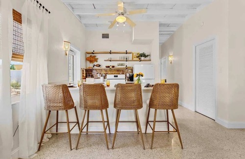 Indian Rocks Beach Cottage | Luxury Beach Bungalow | Walk to Dining & Sunset