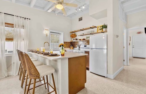 Indian Rocks Beach Cottage | Luxury Beach Bungalow | Walk to Dining & Sunset