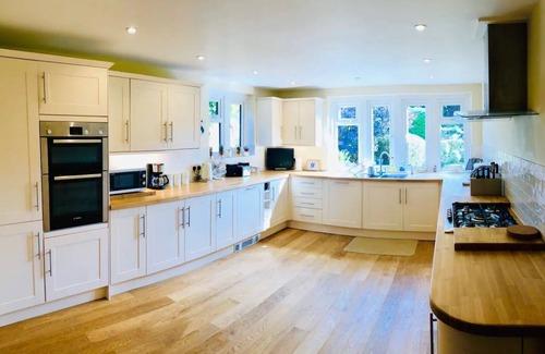 Bourton House | Luxury, Central, Bourton-on-the-Water sleeps 6-11*