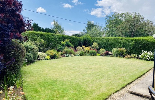 Bourton House | Luxury, Central, Bourton-on-the-Water sleeps 6-11*