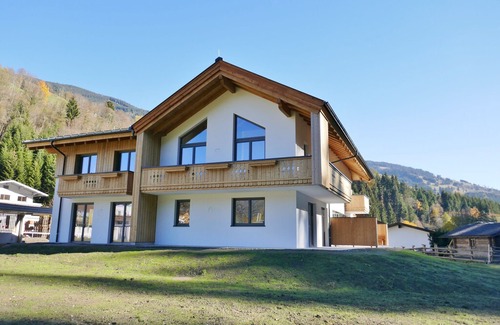 Saalbach Apartment | Luxury Chalet in Saalbach-Hinterglemm with Sauna
