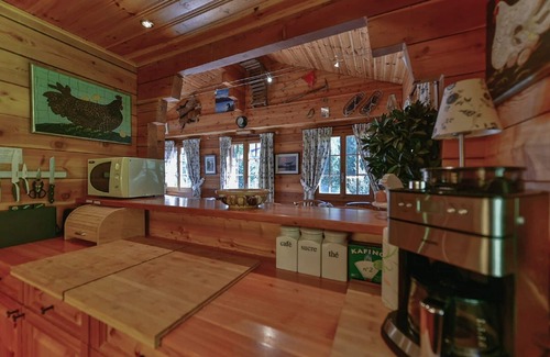 Arolla Ski Chalet | Luxury Chalet in La Monta close to the ski resort of Arolla, Evolène, free wifi.