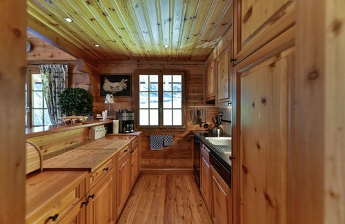 Arolla Ski Chalet | Luxury Chalet in La Monta close to the ski resort of Arolla, Evolène, free wifi.