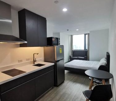Downtown Apartment | Luxury Condo at Century Spire in Central Makati